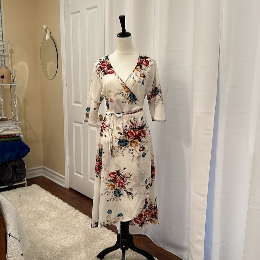 this is an adorable dress by cupshe. . Fall colors. Size small
